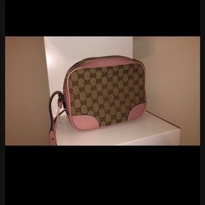 Gucci Crossbody/Shoulder PURSE.